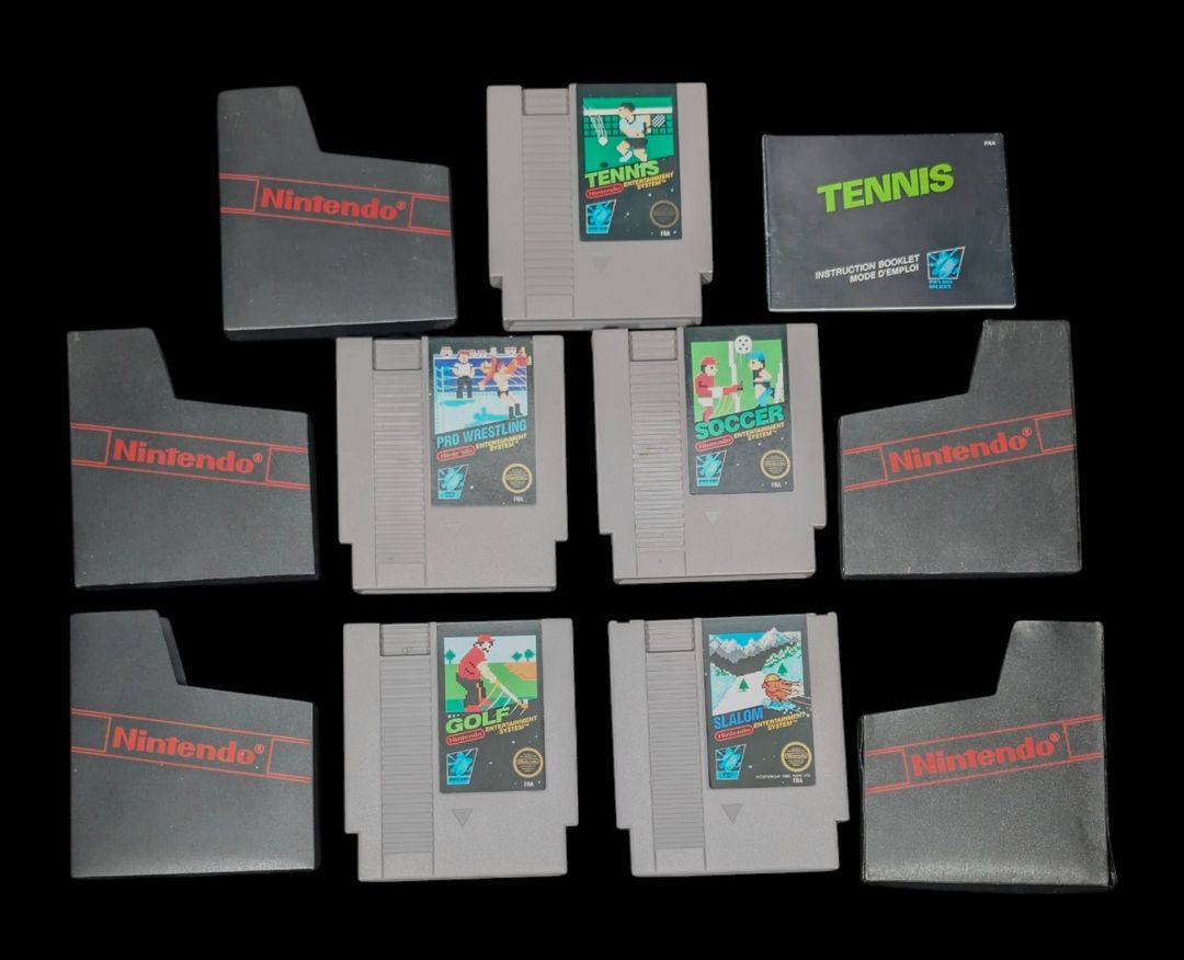 Nintendo – NES – Lot de 5 jeux (Mention ASD : 1ère distribution française) : Slalom, Golf, Pro Wrestling, Soccer, Tennis. Avec fourreaux, 1 notice. Version des jeux FRA.